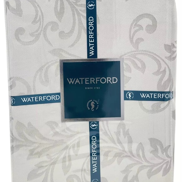 WATERFORD Fine Linens 70" x 84" Holiday Platinum Silver Designer Tablecloth NEW - Picture 1 of 3